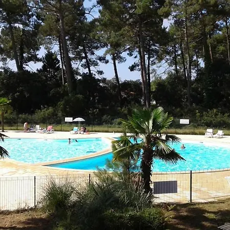 T2 Mabouya Avec Piscine Et Tennis Apartament